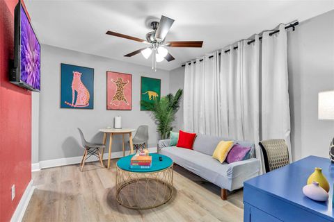 Photo of 1840 Richmond Avenue #32, Houston, TX 77098 (MLS # 72386190)