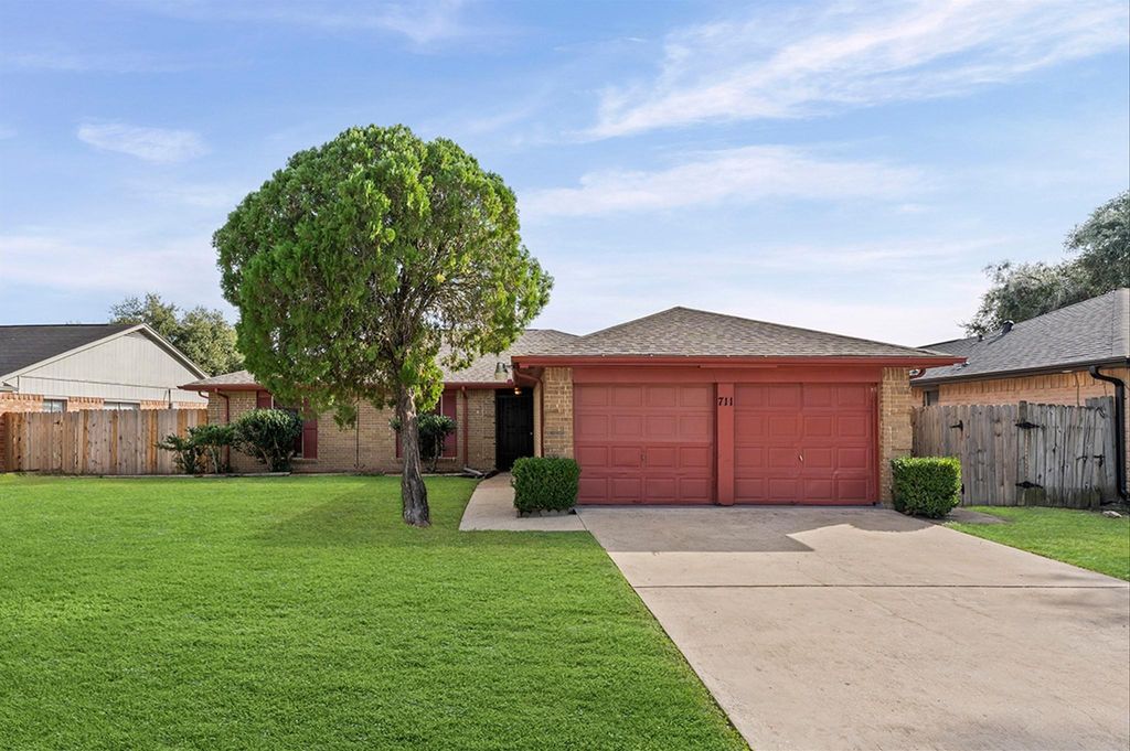 Photo of 711 Whippoorwill Drive, Missouri City, TX 77489 (MLS # 64700616)