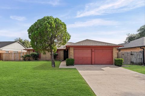 Photo of 711 Whippoorwill Drive, Missouri City, TX 77489 (MLS # 64700616)