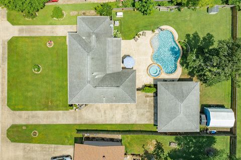 Photo of 801 Magnolia ST, Lake Jackson, TX 77566 (MLS # 74691793)