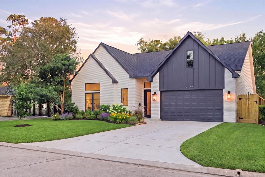 Photo of 2023 Viking Dr Drive, Houston, TX 77018 (MLS # 55160165)