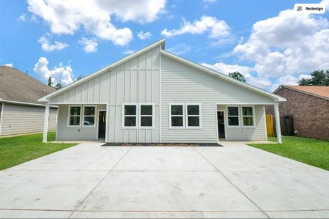 Photo of 5923 Southtown Street, Houston, TX 77033 (MLS # 41905865)