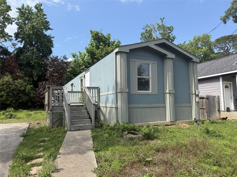 Photo of 16926 W Hammon, Montgomery, TX 77316 (MLS # 14526681)