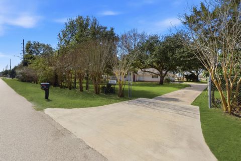 Tiny photo for 11902 Dover Street, Houston, TX 77031 (MLS # 62898886)