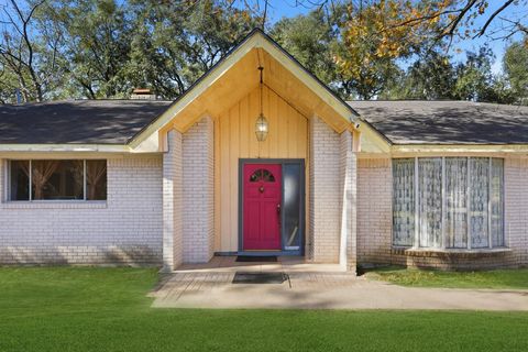 Tiny photo for 11902 Dover Street, Houston, TX 77031 (MLS # 62898886)