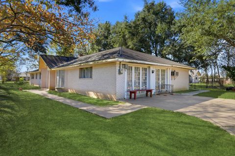 Tiny photo for 11902 Dover Street, Houston, TX 77031 (MLS # 62898886)