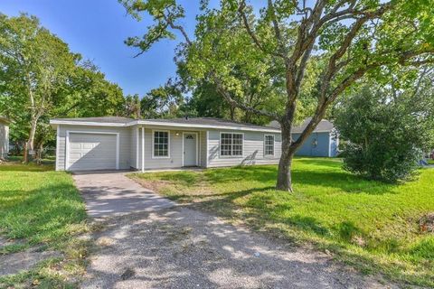 Photo of 704 Grafton Street, La Marque, TX 77568 (MLS # 43553460)