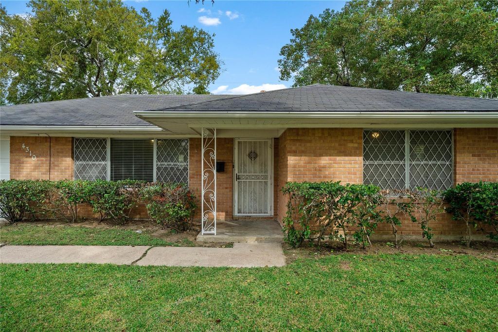 Photo of 4310 Ebbtide Drive, Houston, TX 77045 (MLS # 44512244)