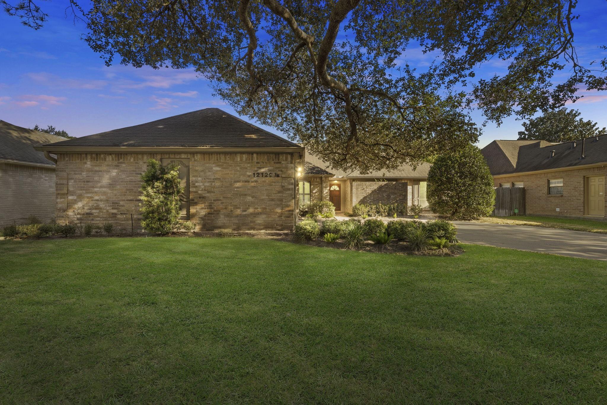 12122 Meadow Lake Dr, Houston, TX, 77077