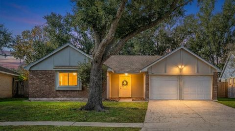 Photo of 303 Knoll Forest Drive, League City, TX 77573 (MLS # 97031774)