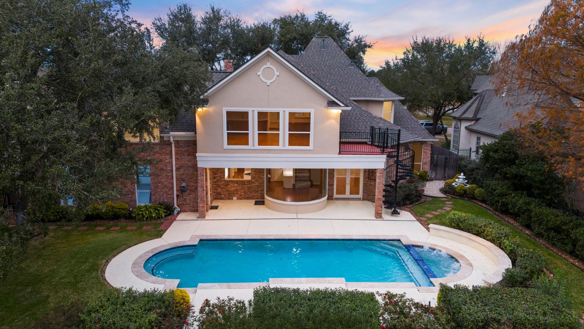 Sugar Land, Texas, 77479, United States, 5 Bedrooms Bedrooms, ,4 BathroomsBathrooms,Residential,Active,2012672