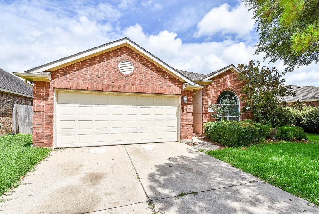 Photo of 128 Long Canyon Lane, Richmond, TX 77469 (MLS # 32740505)