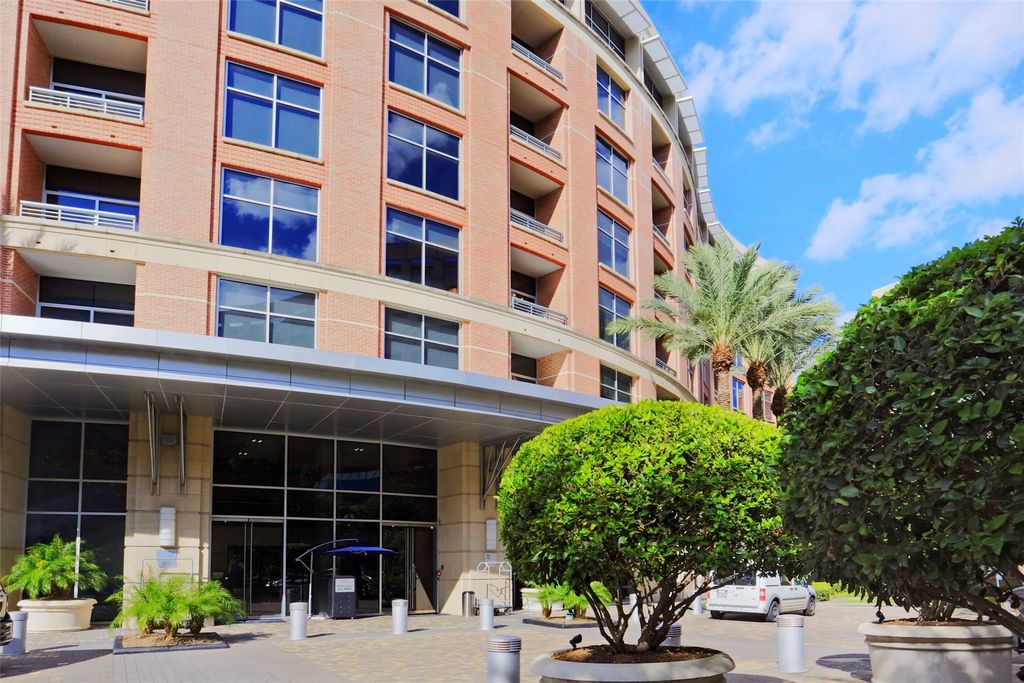 Photo of 1901 Post Oak Boulevard #2602, Houston, TX 77056 (MLS # 42161751)