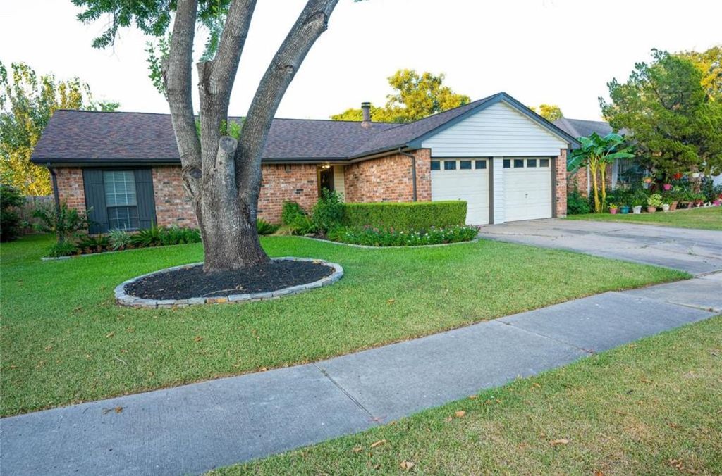 Photo of 7027 Tara Drive, Richmond, TX 77469 (MLS # 31188711)