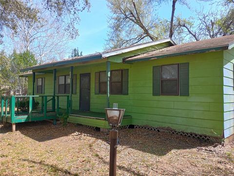 Photo of 202 Miller Street, Smithville, TX 78957 (MLS # 41366234)