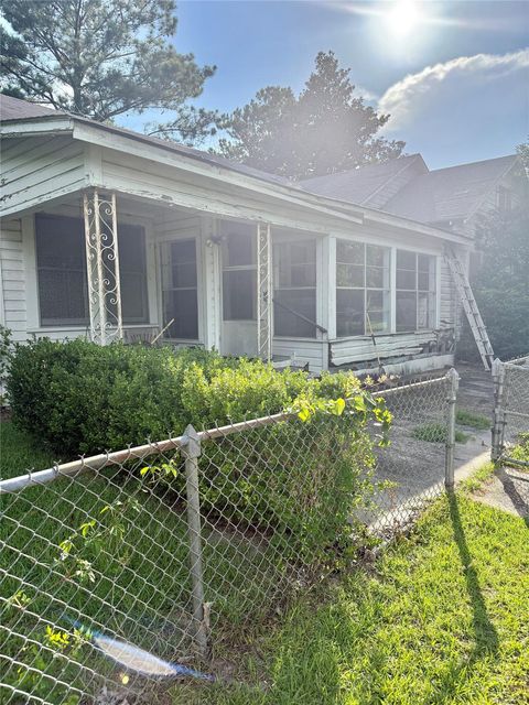 Tiny photo for 809 W Elder ST, Colmesneil, TX 75938 (MLS # 71316153)