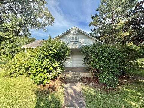 Photo of 809 W Elder ST, Colmesneil, TX 75938 (MLS # 71316153)