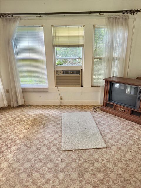 Tiny photo for 809 W Elder ST, Colmesneil, TX 75938 (MLS # 71316153)