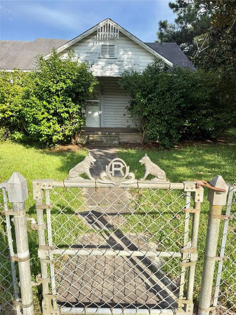 Tiny photo for 809 W Elder ST, Colmesneil, TX 75938 (MLS # 71316153)