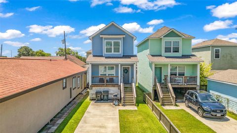 Homes For Sale - 5419 Avenue N 1/2<br/> Galveston, TX 77551