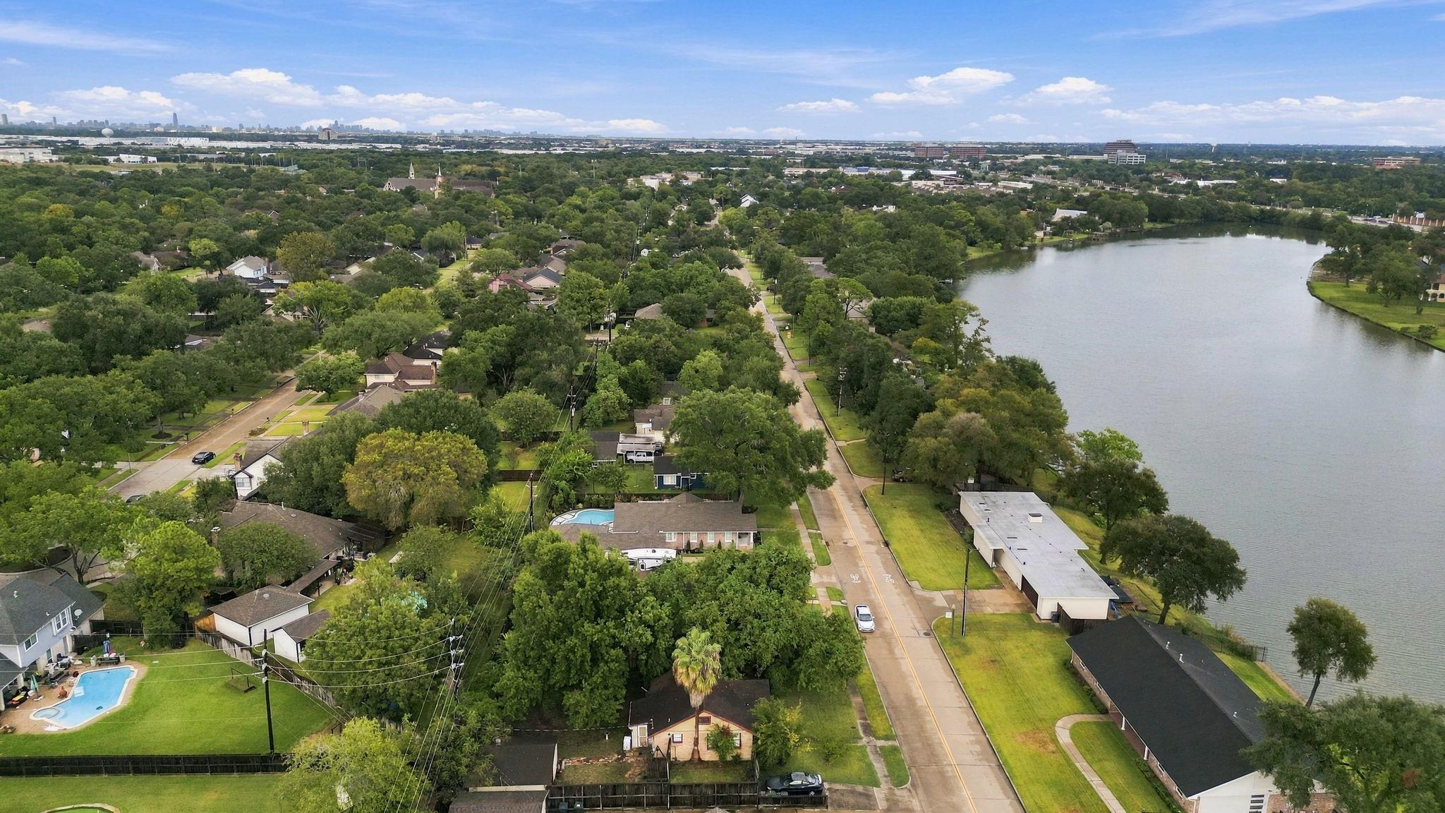 423 Lakeview Drive