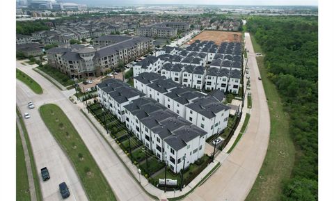 Photo of 2802 Grand Fountains Drive #F, Houston, TX 77054 (MLS # 32823917)