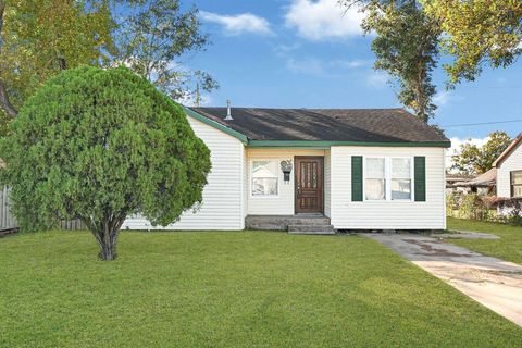 Photo of 5518 Sweetbriar Street, Houston, TX 77017 (MLS # 57881056)