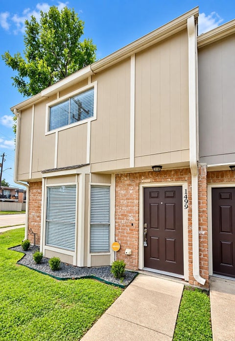 Townhouse For Rent - 1499 Springrock Lane<br/> Harris County, Houston, TX 77055