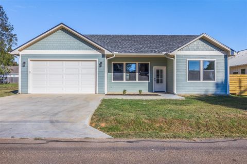 610 E Englewood Street Franklin TX 77856