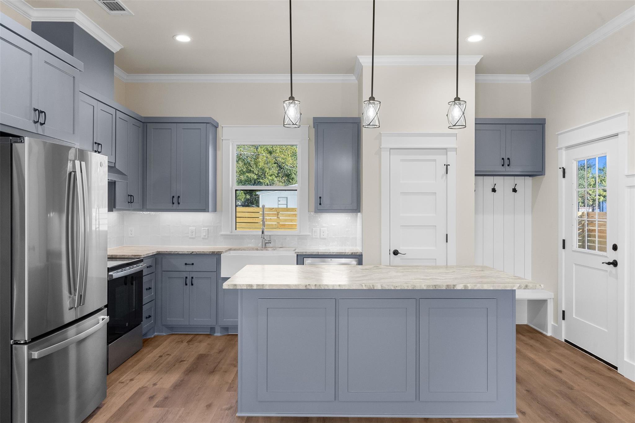 610 E Englewood Street