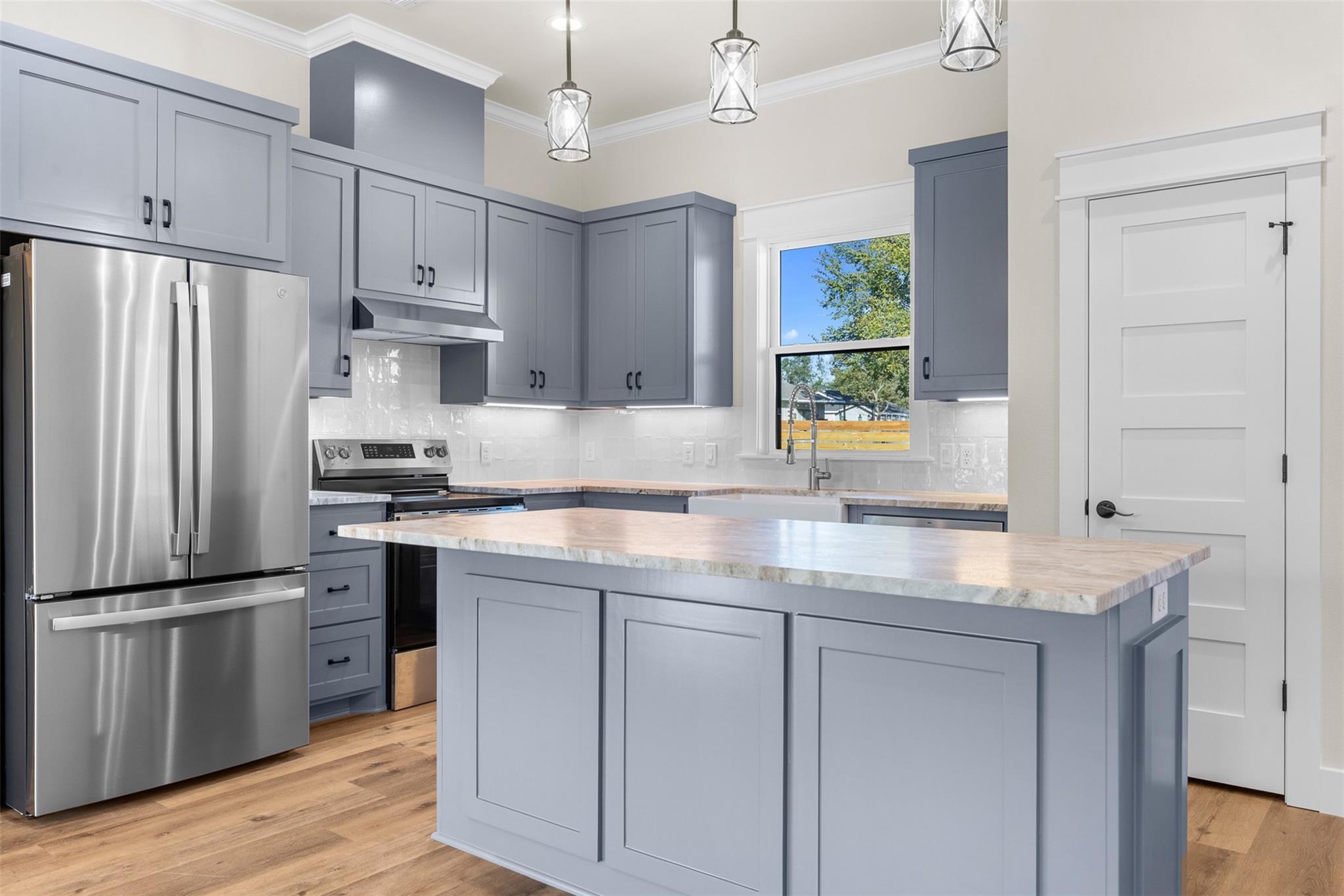 610 E Englewood Street