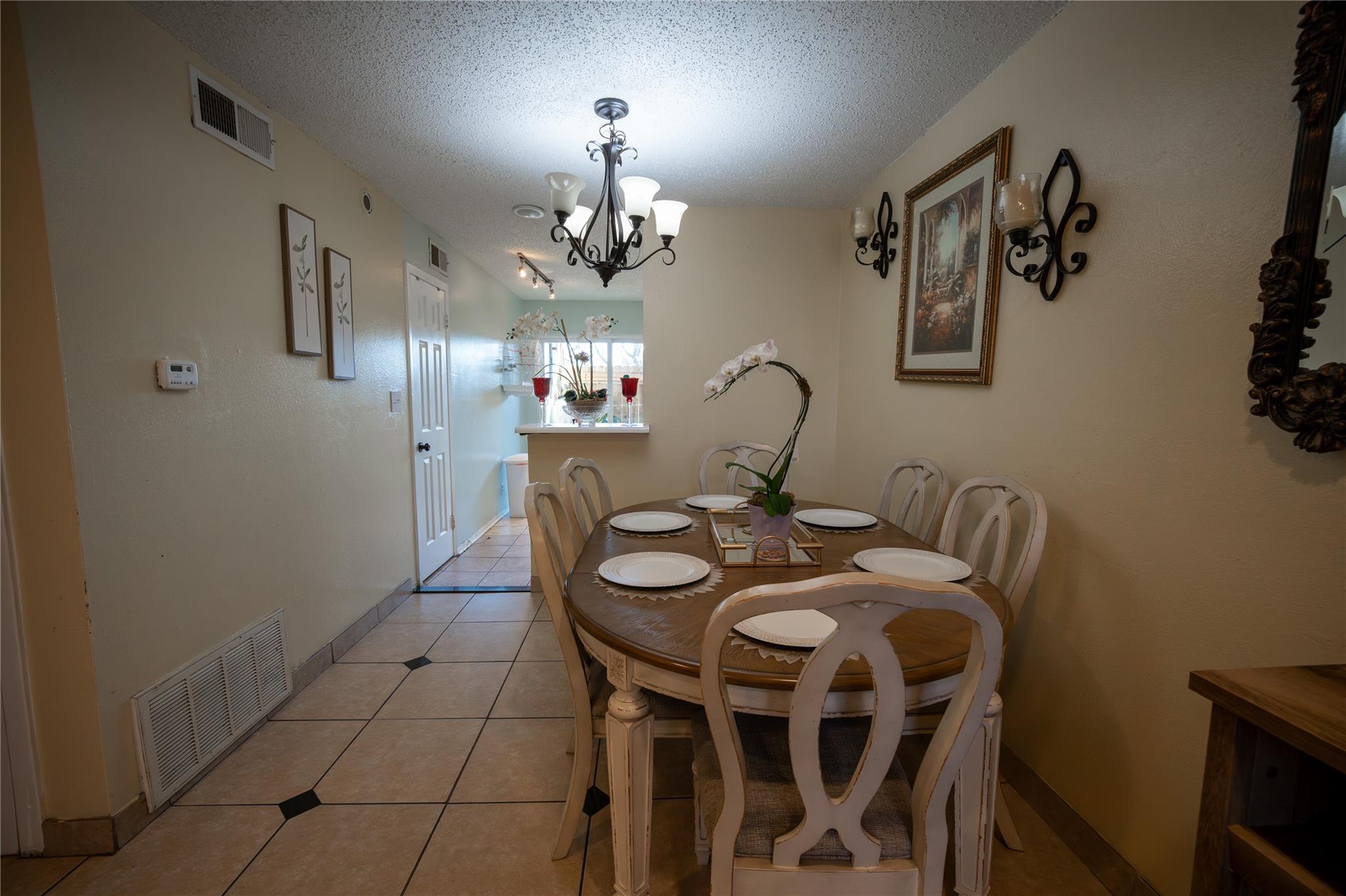 1220 Shadowdale Drive 8