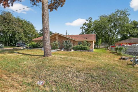 Photo of 2319 Woodville Road, Bryan, TX 77803 (MLS # 69089509)