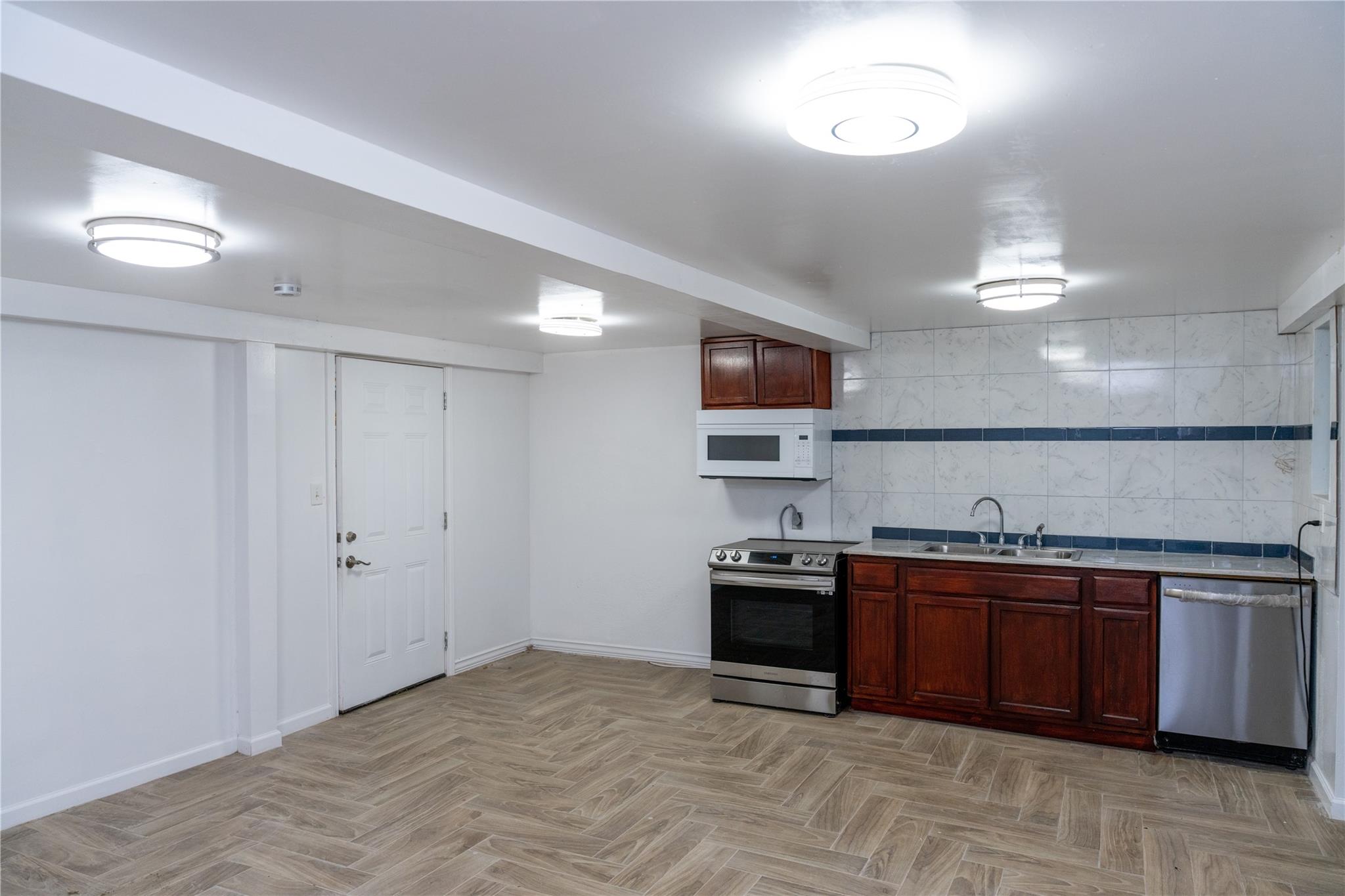 3245 W Highway 6