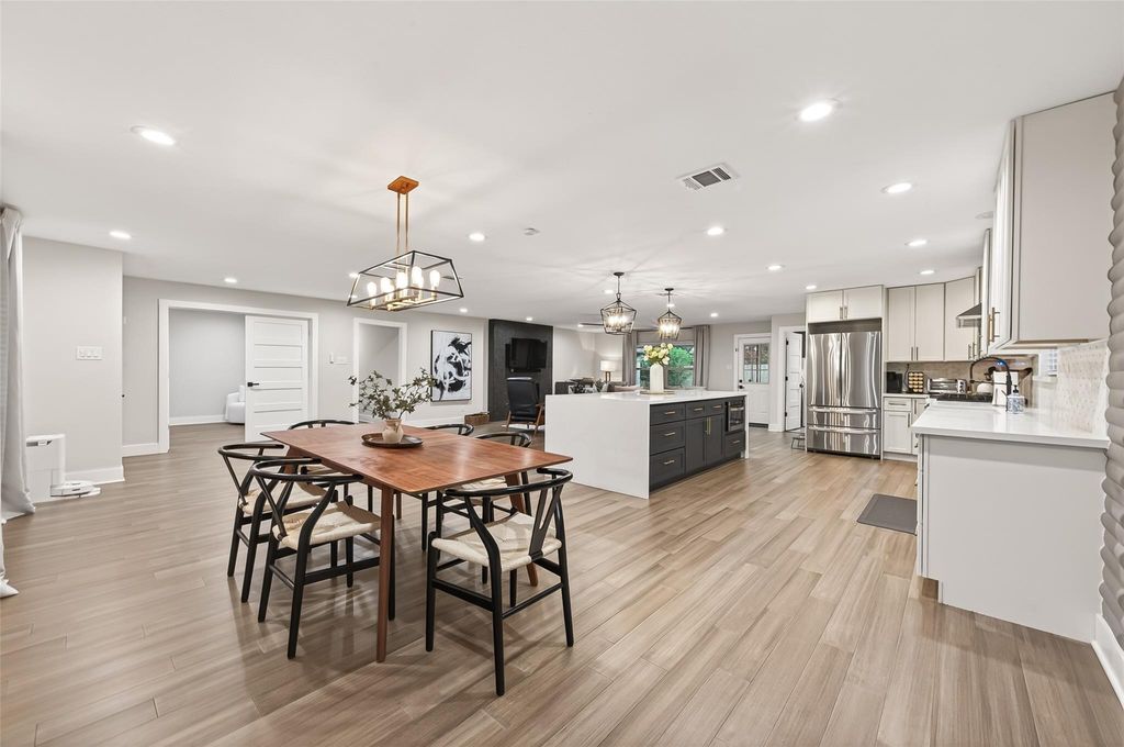 Photo of 6227 Yarwell Drive, Houston, TX 77096 (MLS # 31556179)