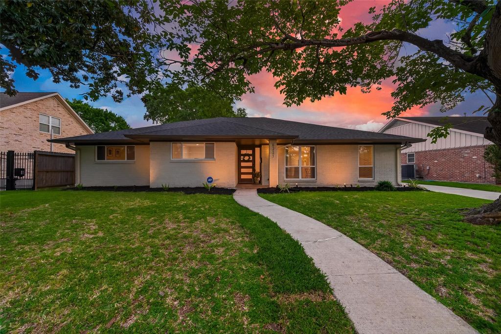 Photo of 6227 Yarwell Drive, Houston, TX 77096 (MLS # 31556179)