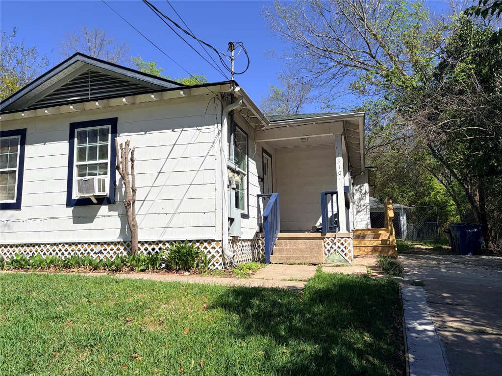 Photo of 1410 15th St St, Huntsville, TX 77340 (MLS # 73353008)