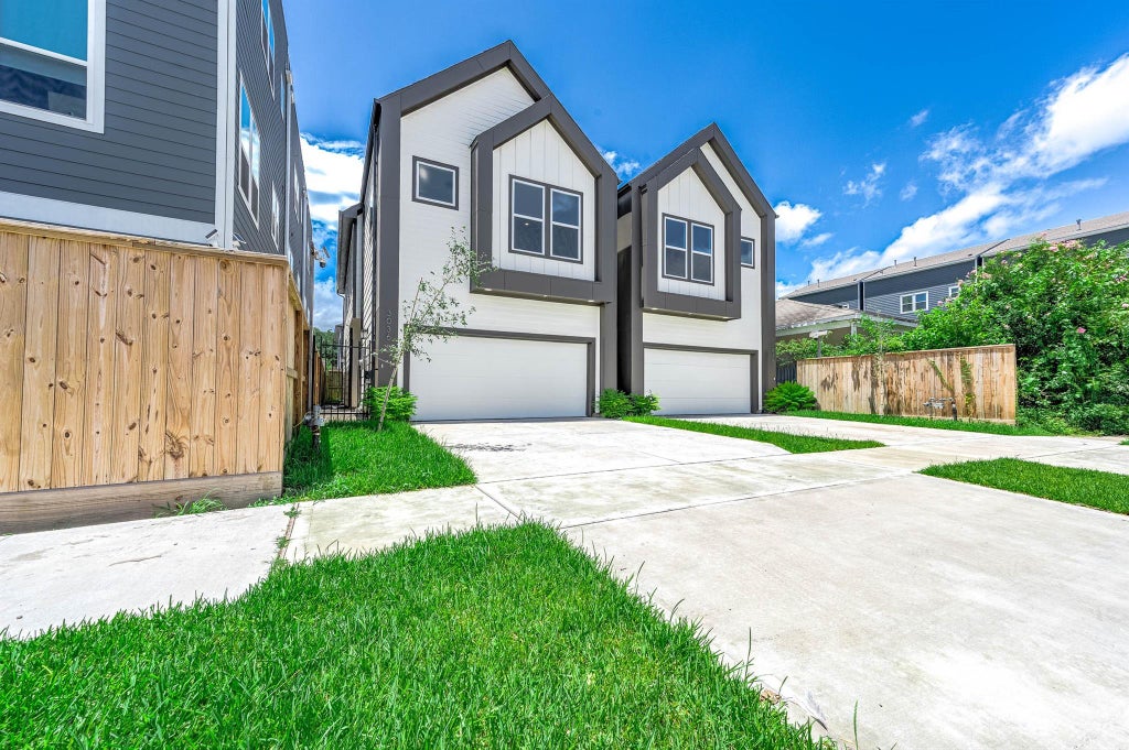 Photo of 3036 Mcgowen Street, Houston, TX 77004 (MLS # 10095199)