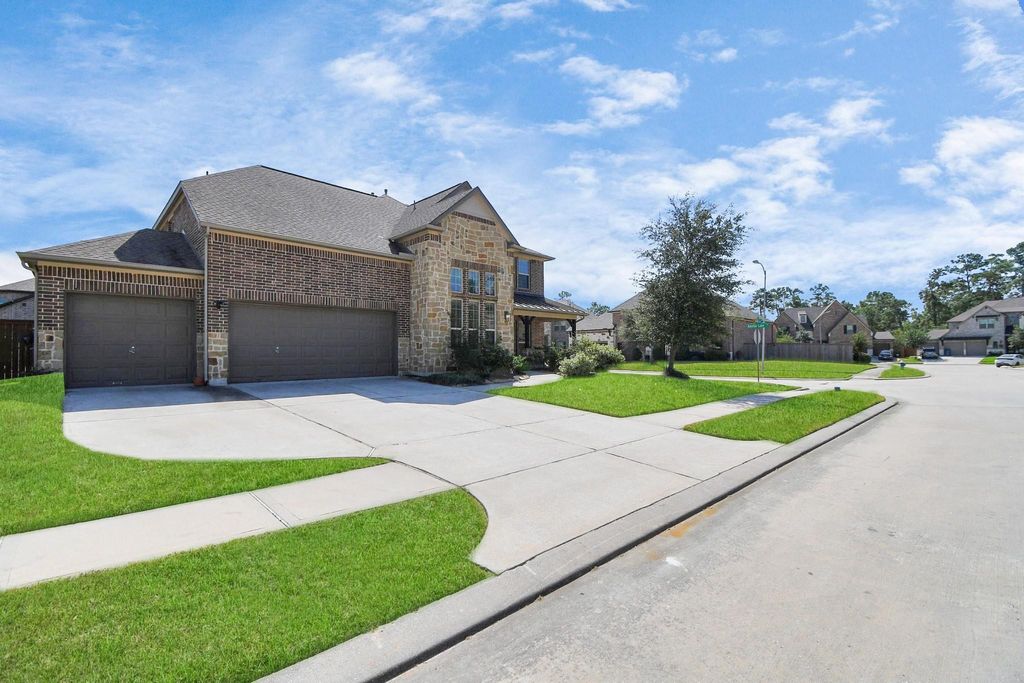 Photo of 16922 Burke Lake Lane, Houston, TX 77044 (MLS # 69738839)