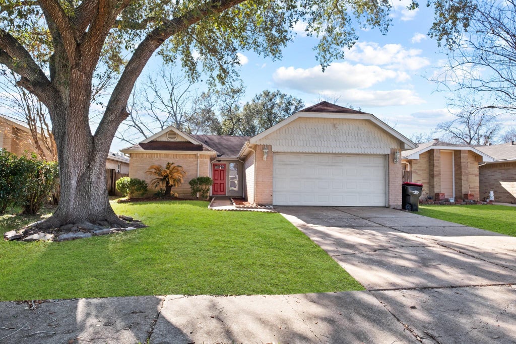 Photo of 7522 Sorbete Drive, Houston, TX 77083 (MLS # 66453885)