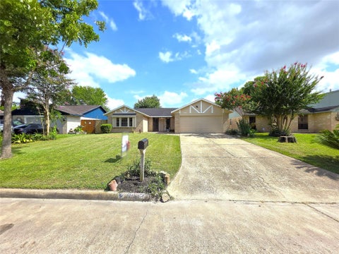 Photo of 7915 Woodsman Trail, Houston, TX 77040 (MLS # 57249626)
