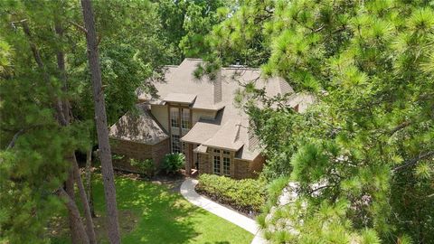 Photo of 719 Somerset Street, Conroe, TX 77302 (MLS # 62451406)