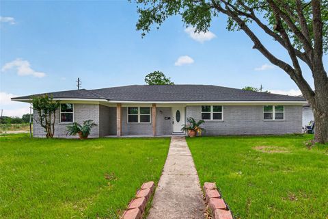 Photo of 11903 Atwell Drive, Houston, TX 77035 (MLS # 90065263)