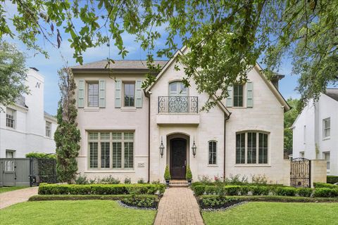 Photo of 2242 Pelham Drive, Houston, TX 77019 (MLS # 84576842)