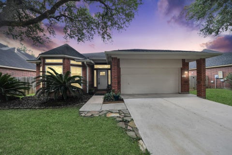 Photo of 4634 Jaymar Dr DR, Sugar Land, TX 77479 (MLS # 58578530)