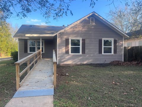 Photo of 620 Koehl Street, Wharton, TX 77488 (MLS # 95477375)