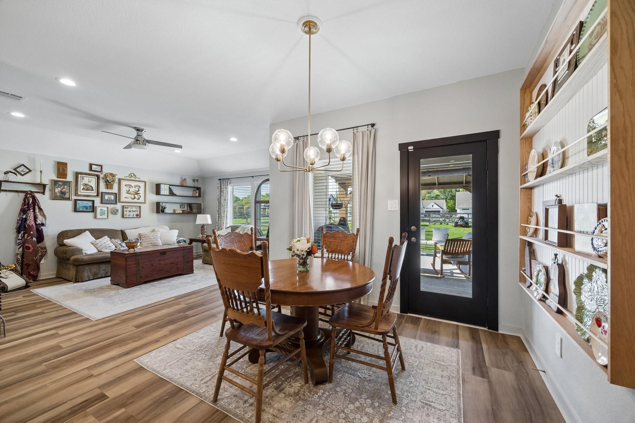 334 Lakeway Circle