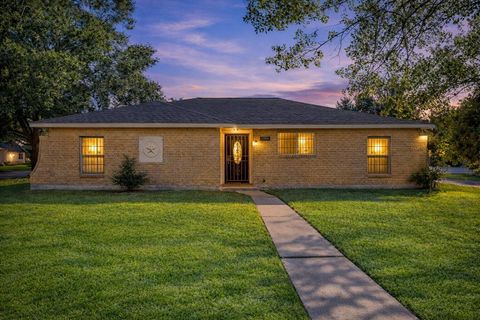 Photo of 11503 High Star Drive, Houston, TX 77072 (MLS # 29535355)