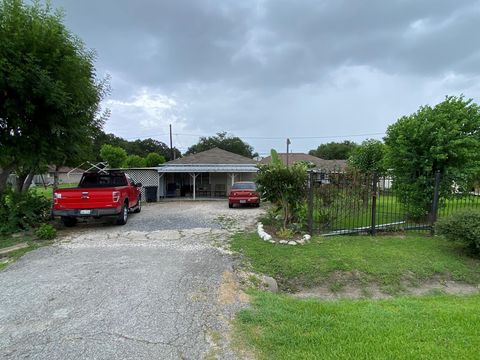 Photo of 7433 Red Robin Lane, Houston, TX 77075 (MLS # 83546318)