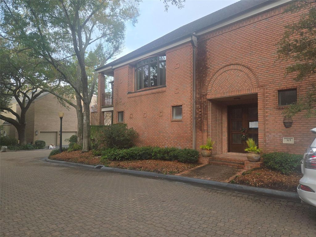 Photo of 315 Sugarberry Circle, Houston, TX 77024 (MLS # 28801903)